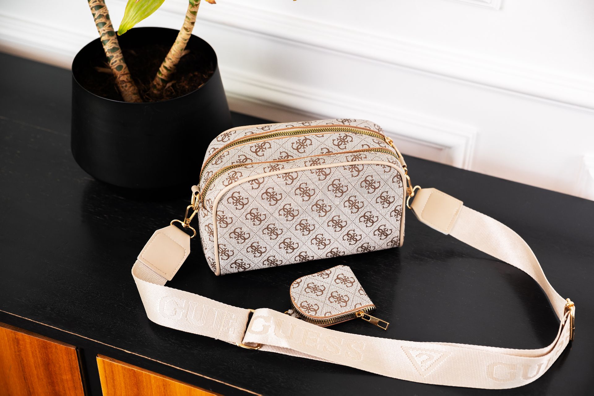 Guess 4G Logo Double Zip Crossbody — фото 2