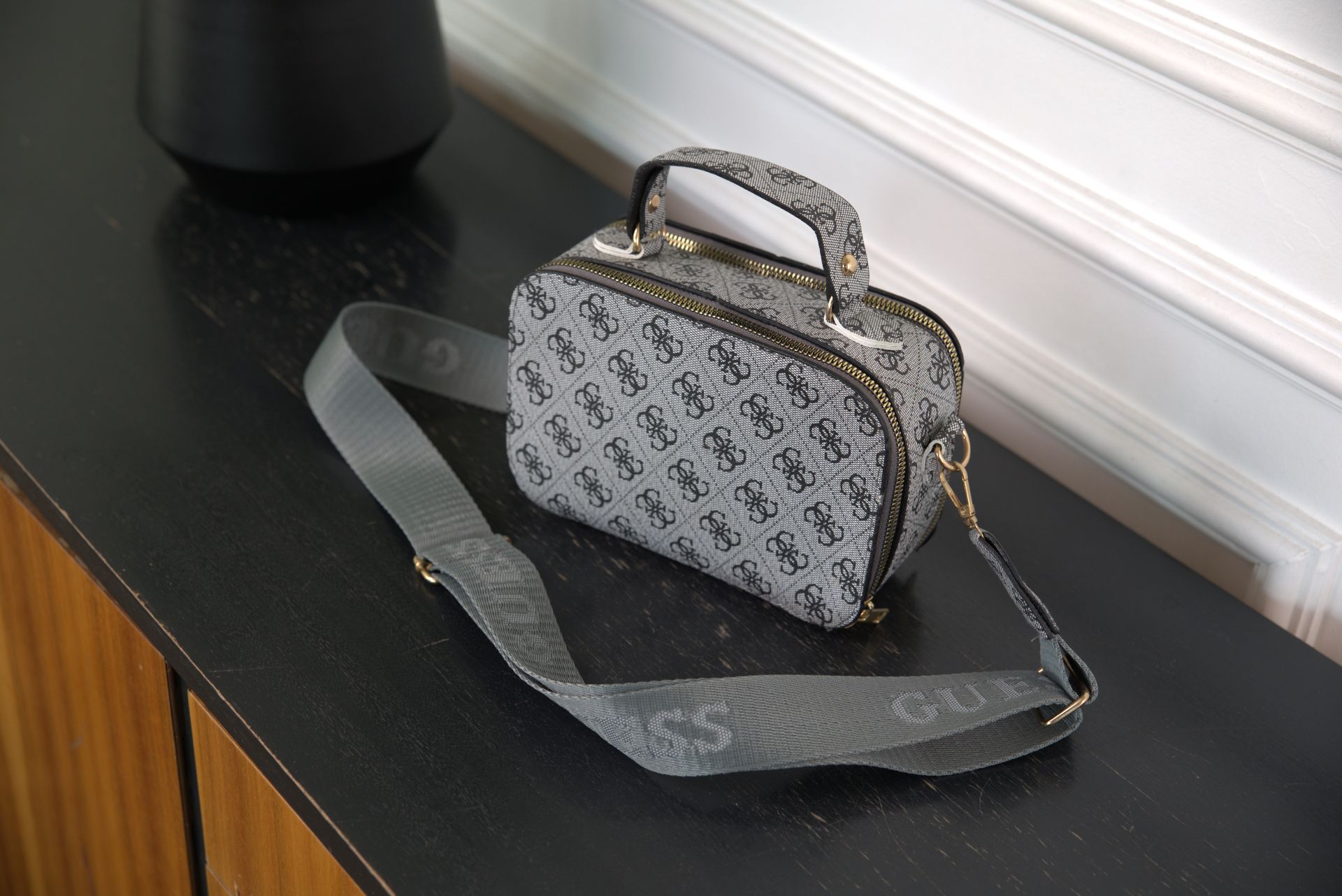 Guess 4G Logo Camera Bag, Grey — фото 3