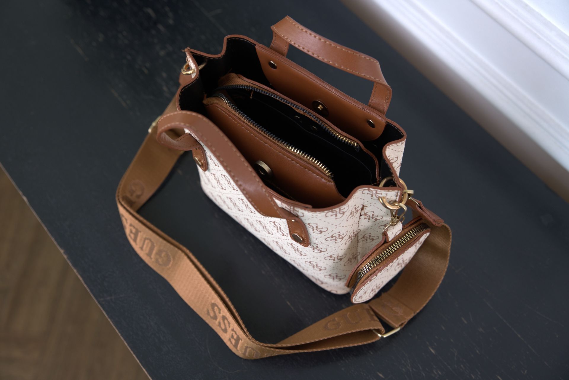 Guess 4G Logo Mini Tote, Beige — фото 3