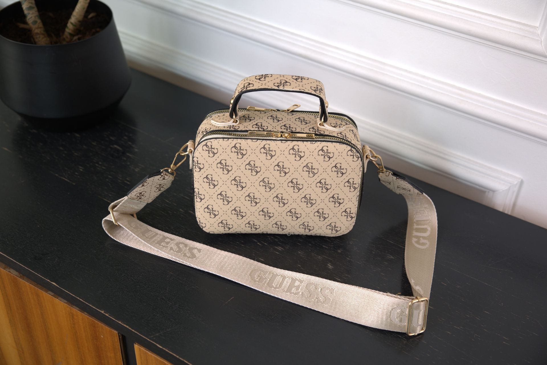 Guess 4G Logo Camera Bag, Beige — фото 2