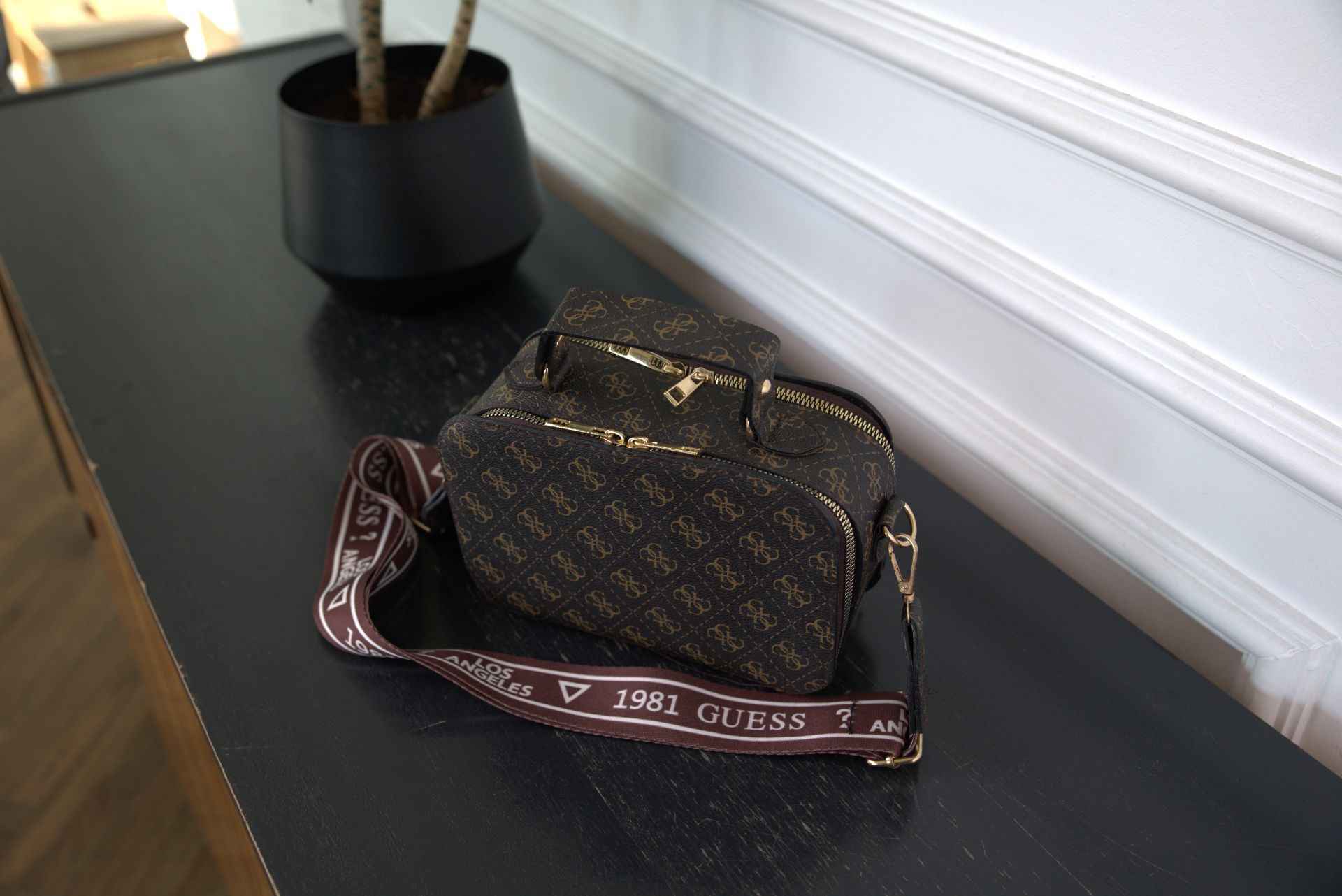 Guess 4G Logo Camera Bag, Brown — фото 2