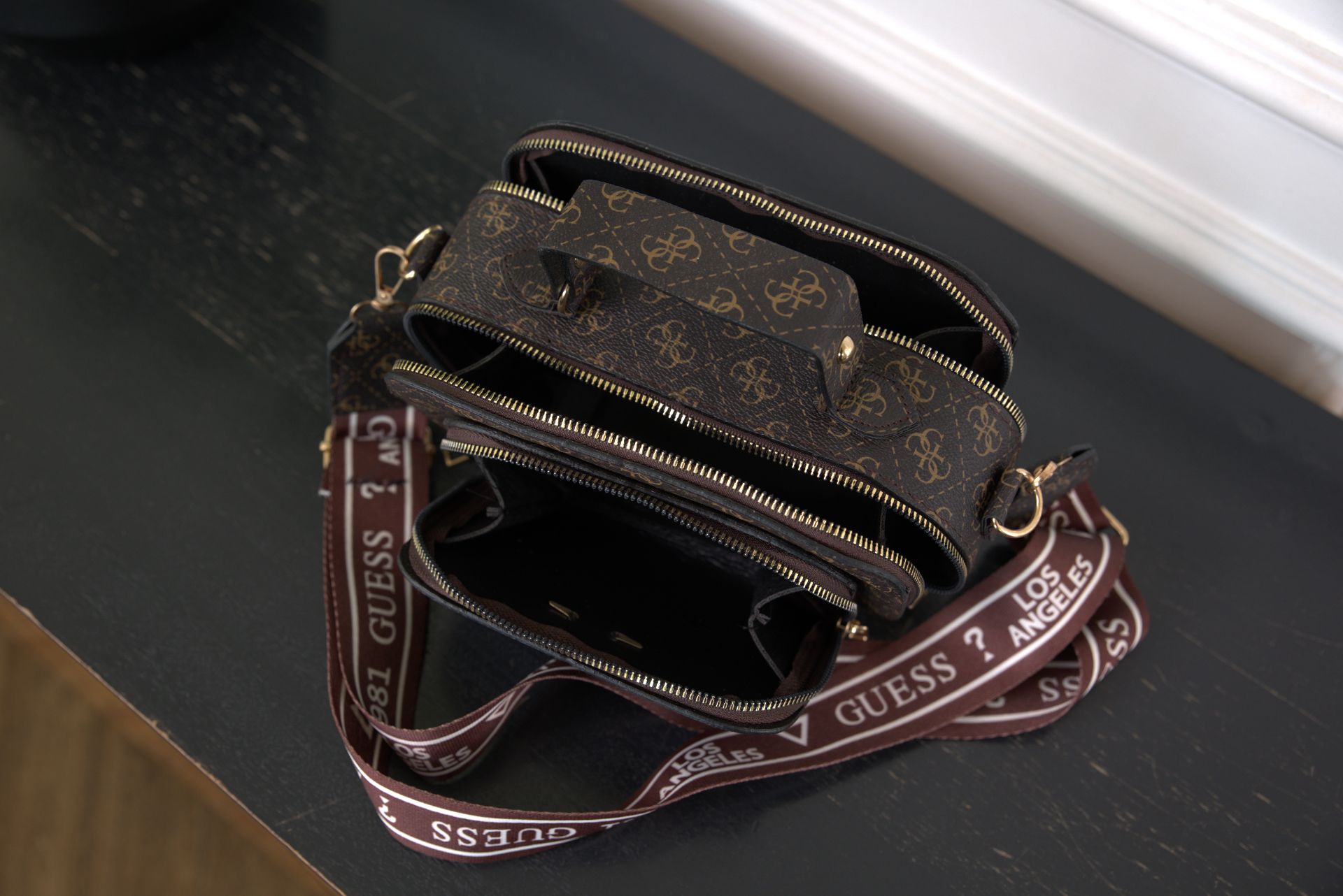 Guess 4G Logo Camera Bag, Brown — фото 3
